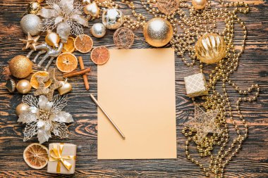 Tahta arka planda Noel Baba 'ya boş mektup