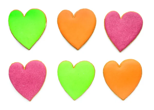 Hartvormige koekjes voor Valentijnsdag op witte achtergrond — Stockfoto