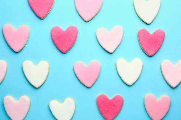ハート形のクッキーのためのバレンタインデーの色の背景 — ストック写真