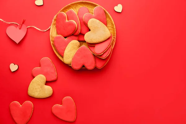 Plate with heart shaped cookies for Valentine's day on color background — Stock Photo, Image