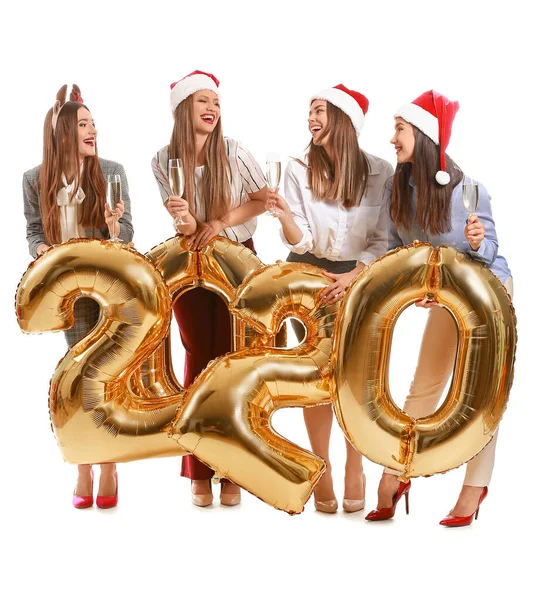 Amici che festeggiano il nuovo anno su sfondo bianco — Foto Stock
