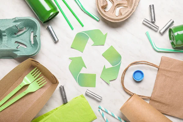Different garbage on light background. Recycling concept — Stock Photo, Image