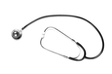 Beyaz arka planda steteskop. Kardiyoloji kavramı