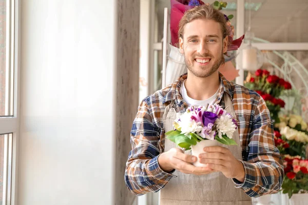 Florist with beautiful bouquet in shop — Stock Photo, Image