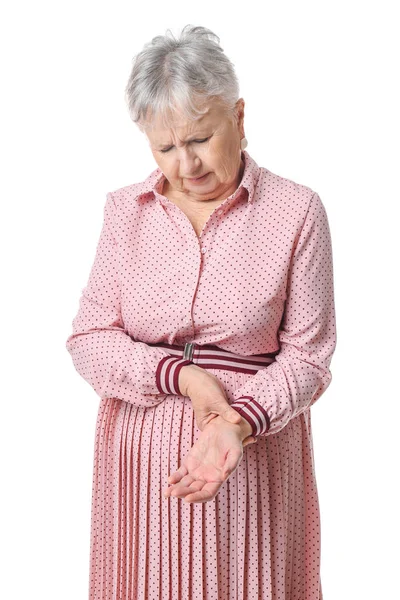 Femme âgée souffrant de douleur au poignet sur fond blanc — Photo