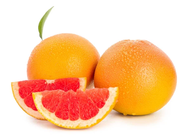 在白色背景上的新鲜多汁葡萄柚 — 图库照片