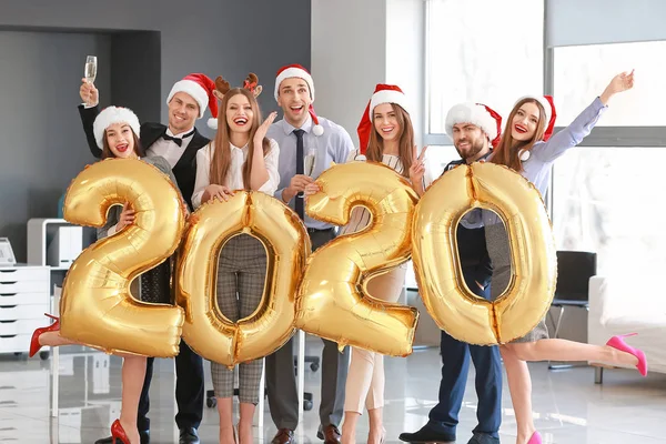 Collega 's op nieuwjaarsfeest in functie — Stockfoto