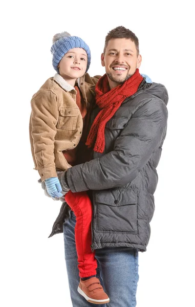 Lindo niño con padre en ropa de invierno sobre fondo blanco —  Fotos de Stock