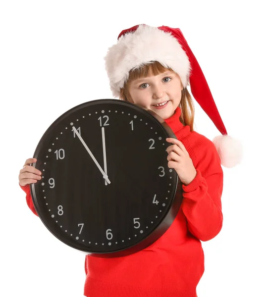 Κοριτσάκι με καπέλο και ρολόι σε λευκό φόντο. Χριστούγεννα αντίστροφη μέτρηση έννοια — Φωτογραφία Αρχείου