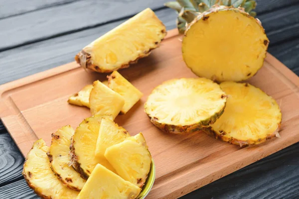 Fresh cut pineapple on wooden background — Stock Photo, Image