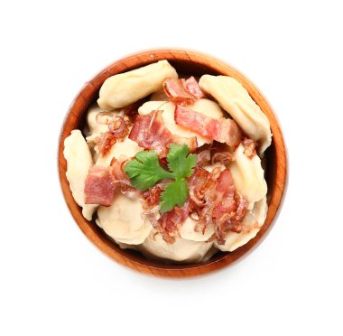 Beyaz arka planda lezzetli hamur tatlısı tabağı