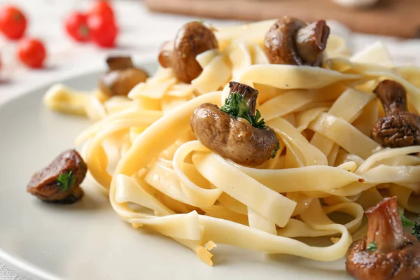 Plate with tasty cooked mushrooms and pasta, closeup — Stock Photo, Image