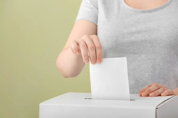 Voting woman near ballot box on color background — Stock Photo, Image