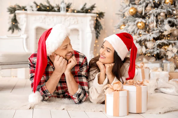 Happy couple with Christmas gifts at home — Stock Photo, Image