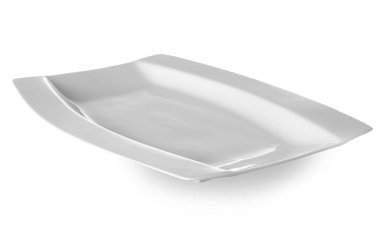 beyaz zemin üzerinde boş seramik tabak