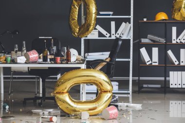 Yeni yıl partisinden sonra ofis içi