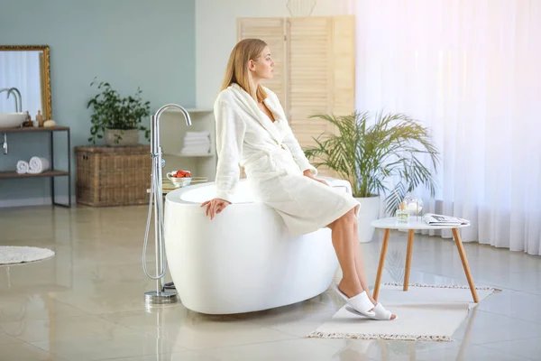 Morning of beautiful young woman in bathroom — Stock Photo, Image