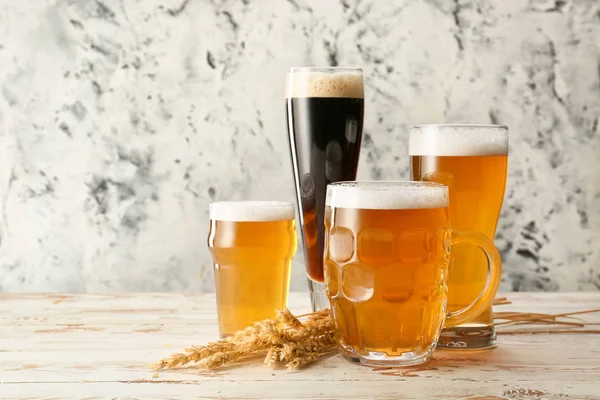 Glassware with fresh beer on table — Stock Photo, Image