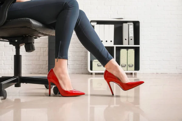 Young woman in stylish high heels in office — ストック写真