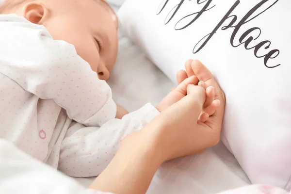 Cute baby sleeping with mother in bed — Stock Photo, Image