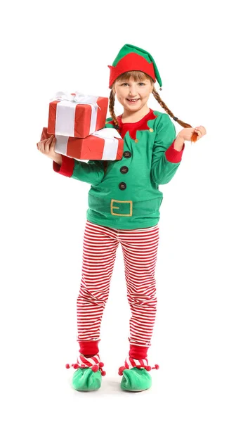 Menina no traje de elfo e com presentes no fundo branco — Fotografia de Stock