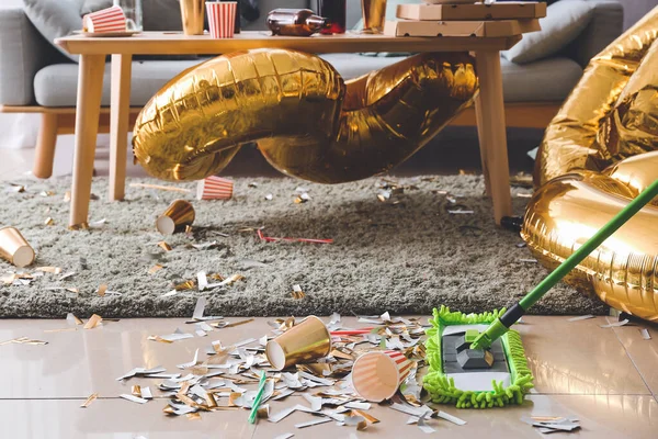 Cleaning of floor in room after New Year party — Stock Photo, Image