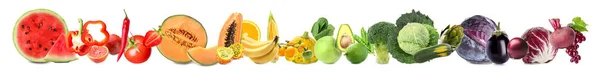 Assortimento di verdure fresche con frutta su sfondo bianco — Foto Stock