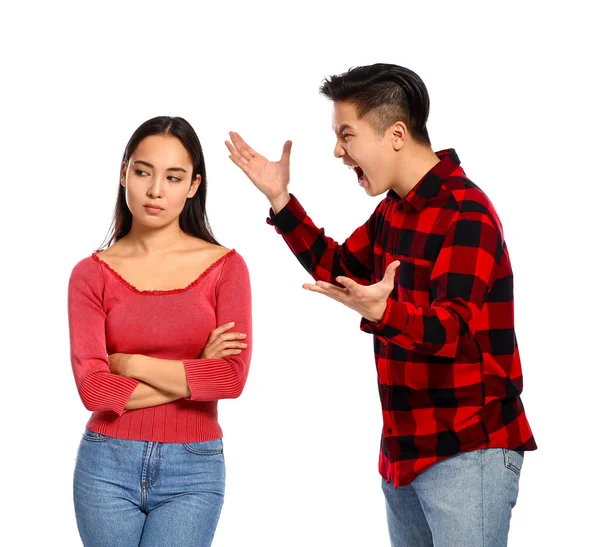 Quarrelling pareja asiática sobre fondo blanco —  Fotos de Stock