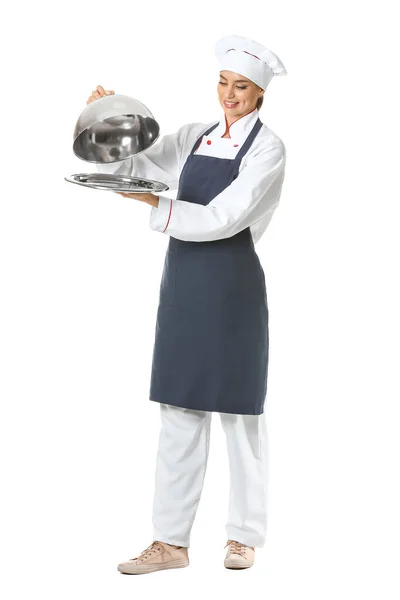 하얀 배경에 트레이와 클로 체를 얹어 놓은 아름다운 여성 요리사 — 스톡 사진