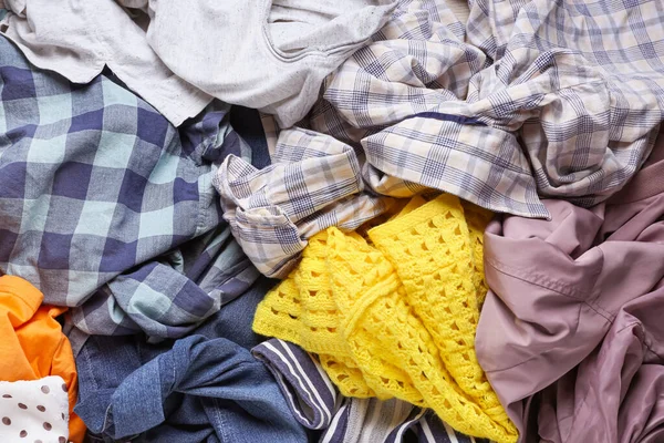 Heap van verschillende kleding, bovenaanzicht — Stockfoto