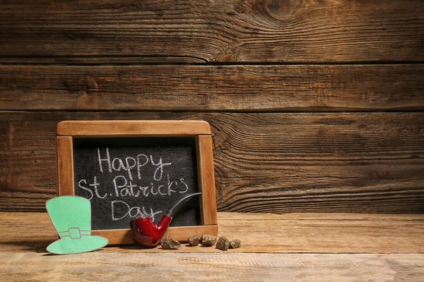 Összetétele, a St. Patrick's Day, fából készült háttér — Stock Fotó