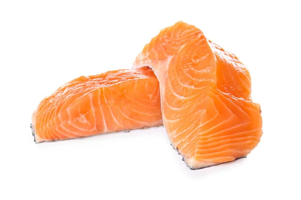 Filé de salmão cru em fundo branco — Fotografia de Stock