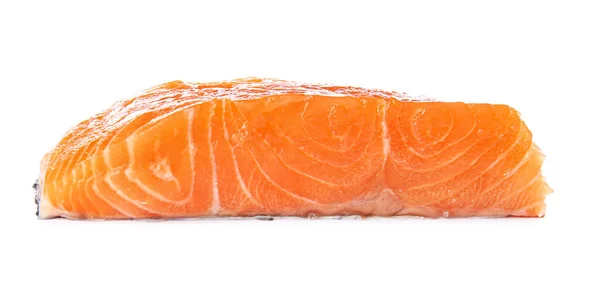 Filete de salmón crudo sobre fondo blanco —  Fotos de Stock