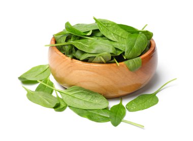 Beyaz arka plan üzerinde taze ıspanak ile Bowl