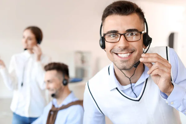 Male technical support agent working in office — Stock Photo, Image