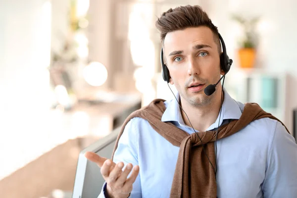 Male technical support agent in office — Stock Photo, Image