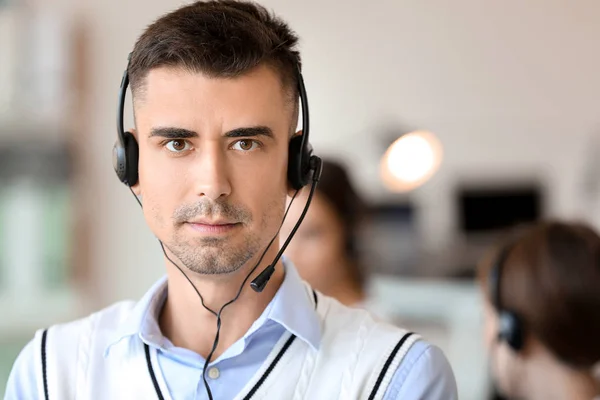 Male technical support agent in office — Stock Photo, Image