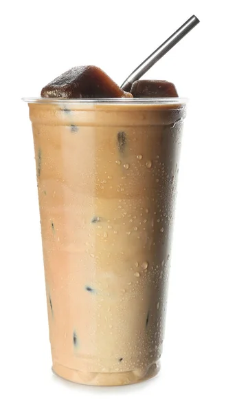 Чашка вкусного холодного кофе на белом фоне — стоковое фото