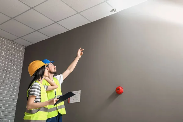 Fire safety specialists inspecting building — Stock Photo, Image