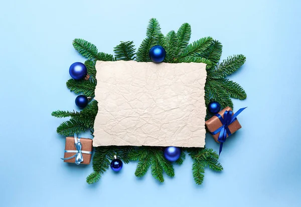 Vacker jul sammansättning med tomt kort på färg bakgrund — Stockfoto