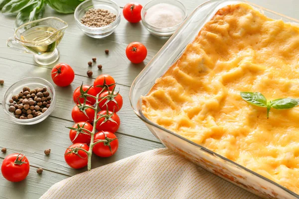 Baking dish with prepared lasagna on wooden table — Stock Photo, Image