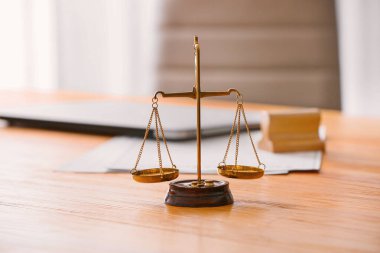 Avukatın iş yerinde adalet terazisi