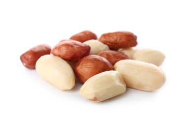 Beyaz zemin üzerine lezzetli fıstık