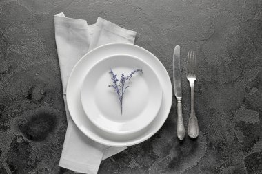 Koyu arkaplanda basit tablo ayarı