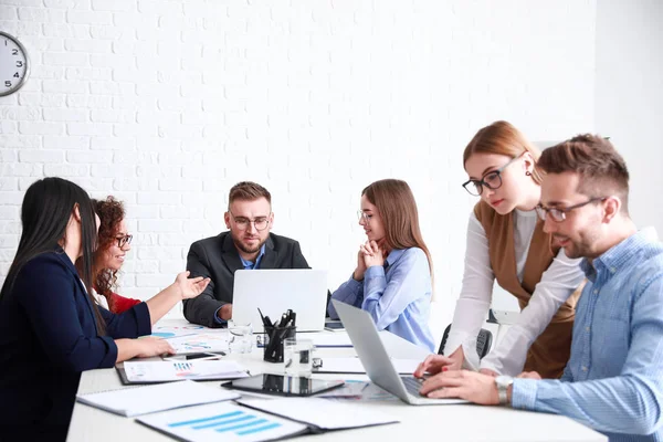 Colleagues discussing issue at business meeting in office — Stock Photo, Image