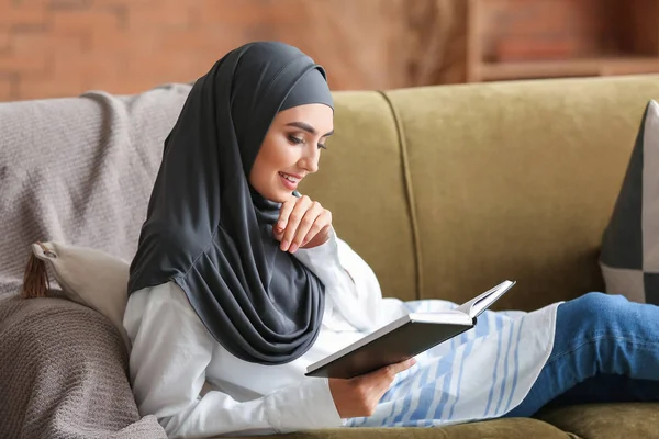 Beautiful Arab woman reading book at home — Stock Photo, Image