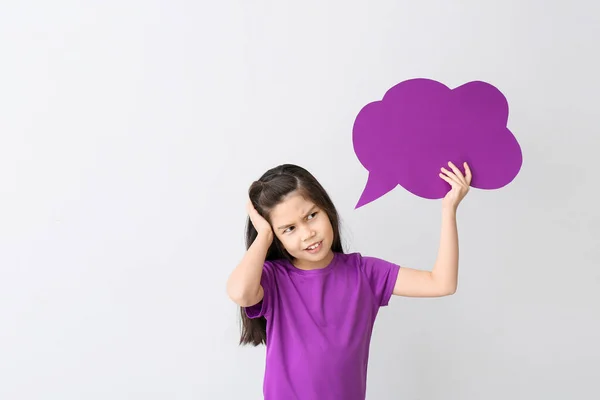 Confused little girl with blank speech bubble on white background — Stock Photo, Image