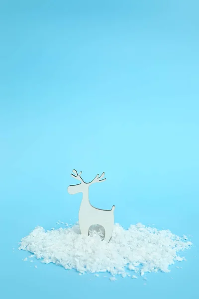 Figure of deer and snow on color background — Stock Photo, Image