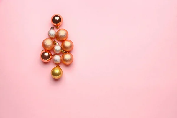 Belle palle di Natale su sfondo a colori — Foto Stock