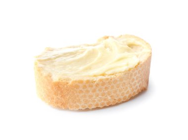 Beyaz arka planda tereyağlı ekmek dilimi